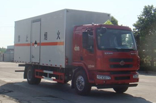 腐蝕性物品廂式運(yùn)輸車